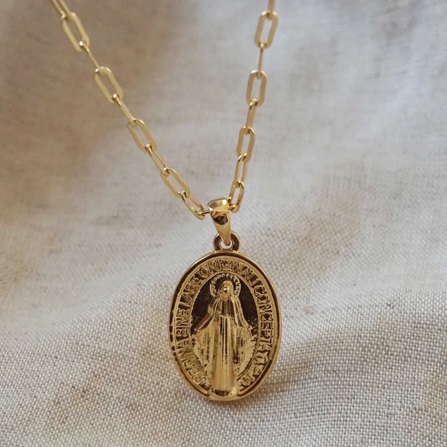 🌟 Collar con Medalla de la Virgen 🌟 Tu amuleto de fe y protección siempre contigo